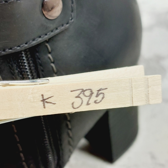 NEW Clarks Bayla Glow Black Leather Block Heel Ankle Boots K395 - Picture 12 of 12